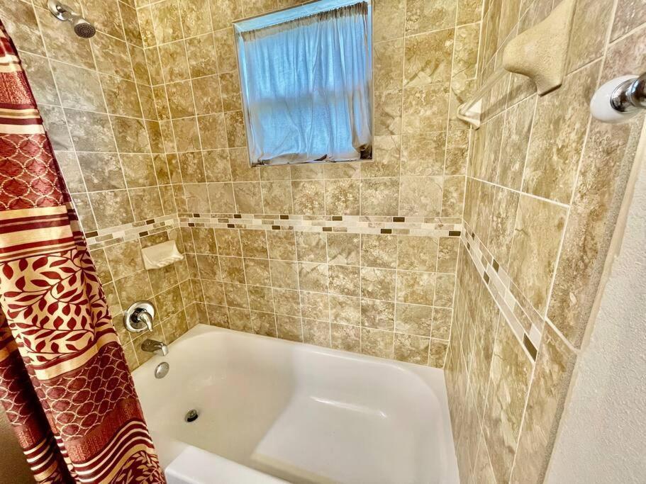 Cozy Modest Home Near Universal Studios/Volcanobay オーランド エクステリア 写真