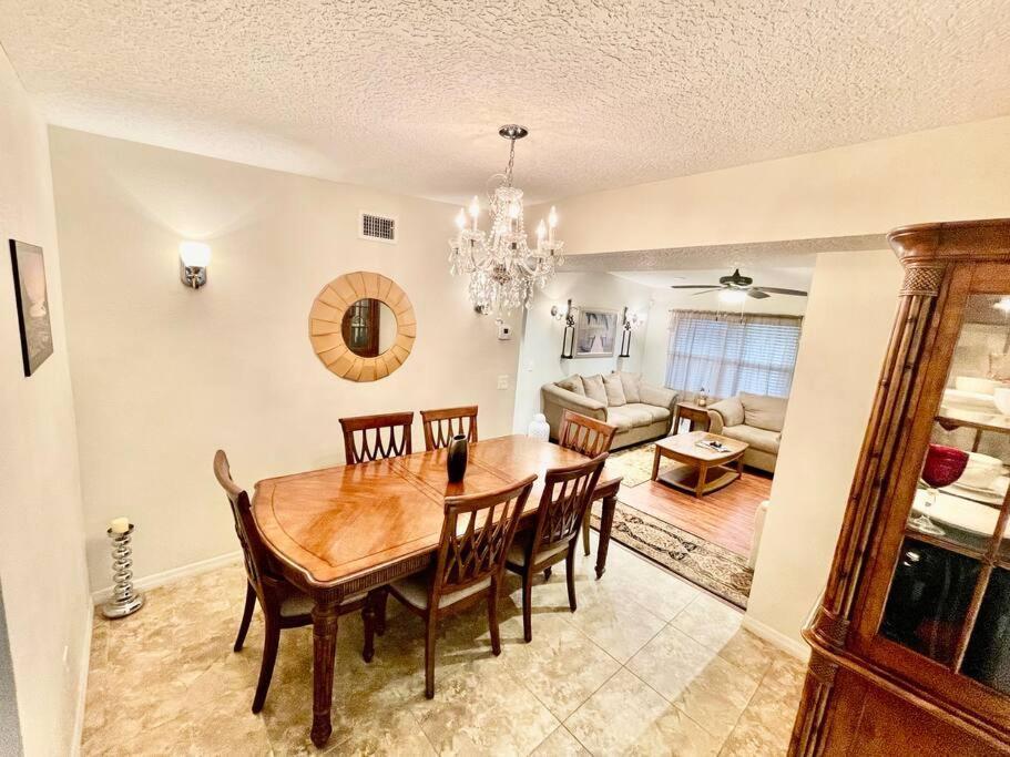 Cozy Modest Home Near Universal Studios/Volcanobay オーランド エクステリア 写真